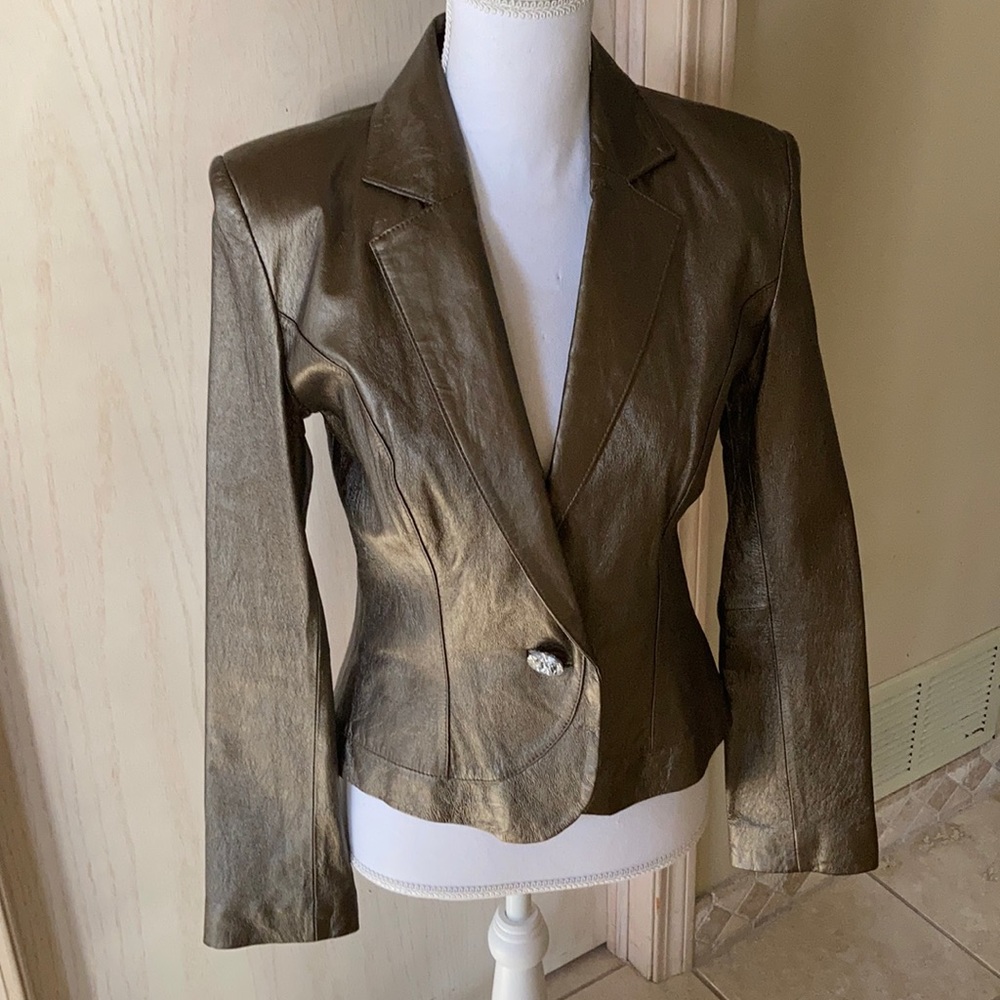 Beautiful waisted metallic bronze jacket New